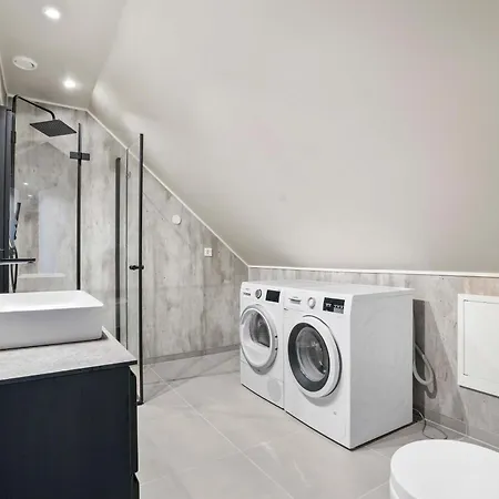 Floro Apartments Hotell Апарт-отель 3*
