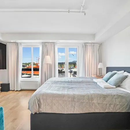 Floro Apartments Hotell 3*