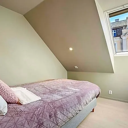 Floro Apartments Hotell 3*