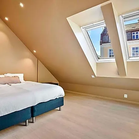 Floro Apartments Hotell 3*