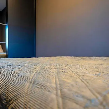 Floro Apartments Hotell