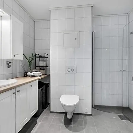 Floro Apartments Hotell 3*
