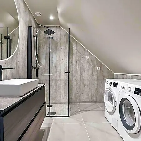 Floro Apartments Hotell 3* Флоро