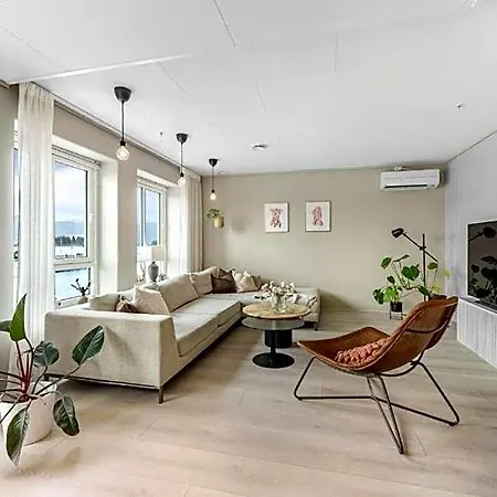 Floro Apartments Hotell 3*