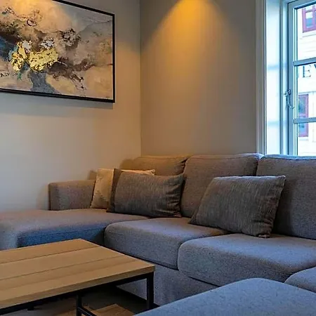 Floro Apartments Hotell 3*