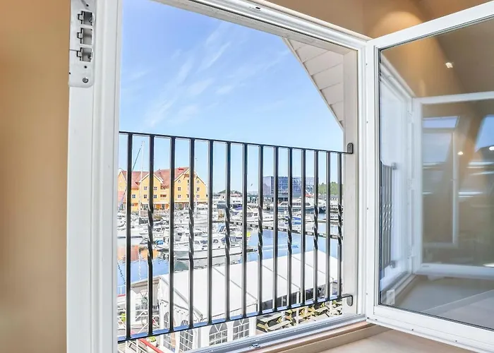 Floro Apartments Hotell 3*