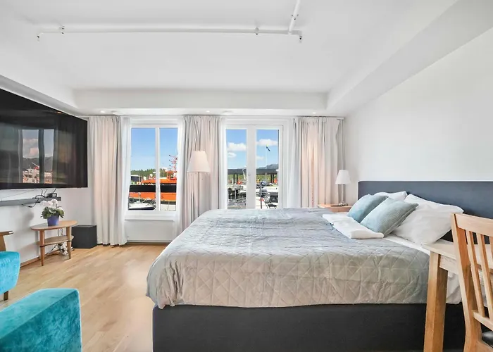 Floro Apartments Hotell 3*