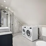 Floro Apartments Hotell شقة فندقية 3*