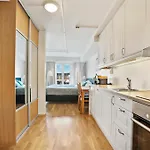 Floro Apartments Hotell شقة فندقية 3*