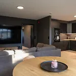 Floro Apartments Hotell شقة فندقية 3*