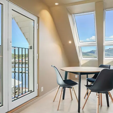 Floro Apartments Hotell Aparthotel 3*