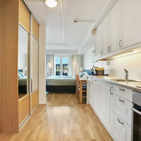 شقة فندقية Floro Apartments Hotell 3*